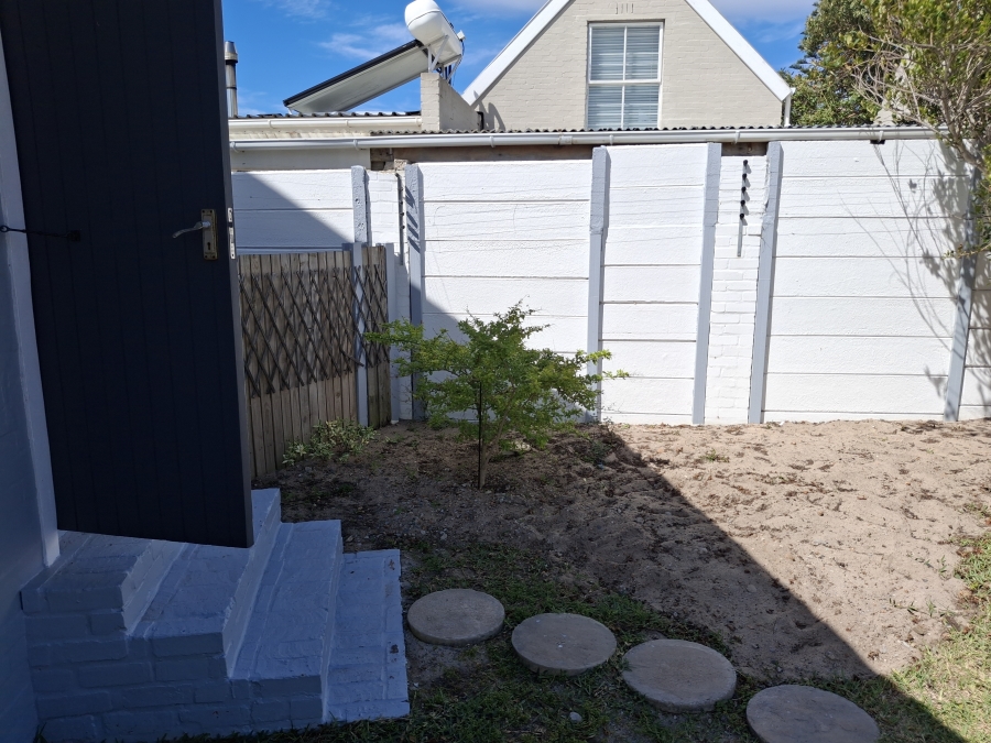 To Let 1 Bedroom Property for Rent in Sunnydale Western Cape